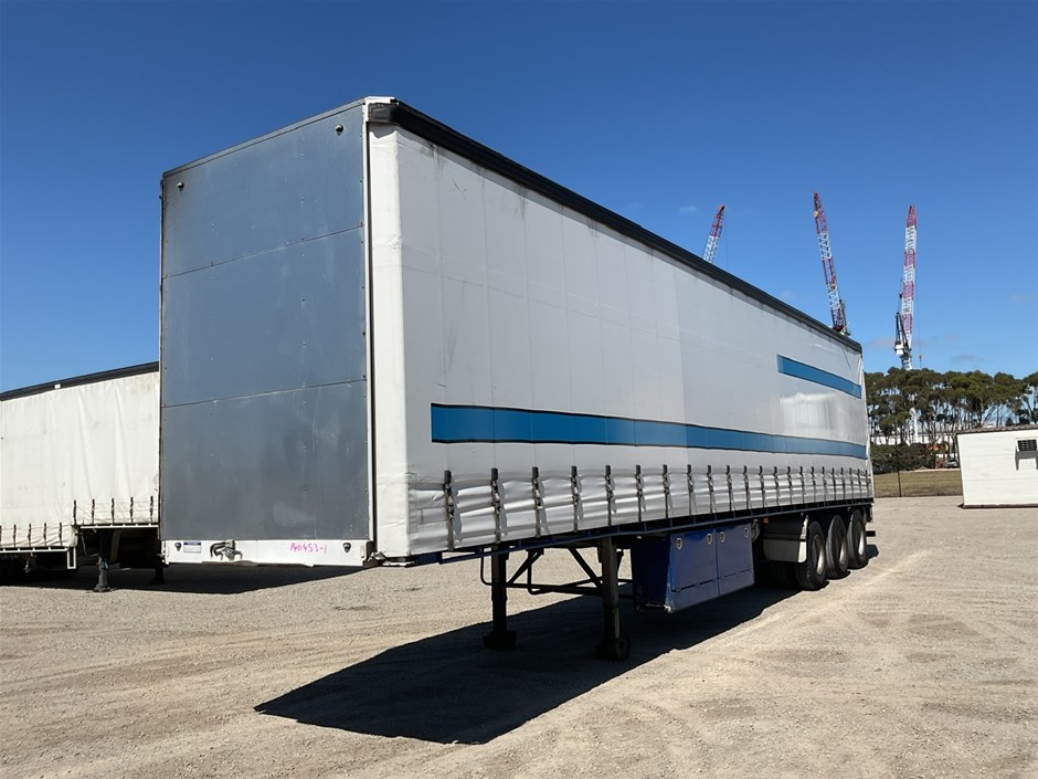 <p>1997 Freighter ST3 Triaxle Curtainsider Trailer</p>
