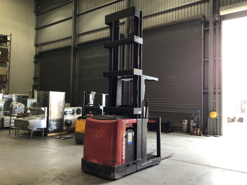<p>Raymond  520-0PC30T Reach Forklift</p>