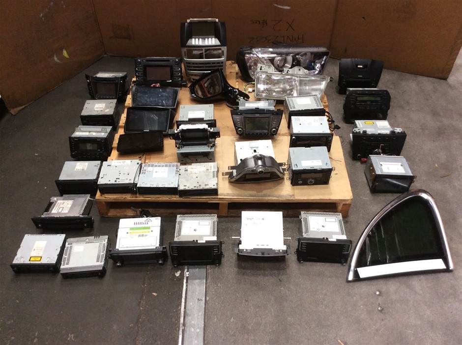 Mixed Car Head Units, Displays and Automotive Parts