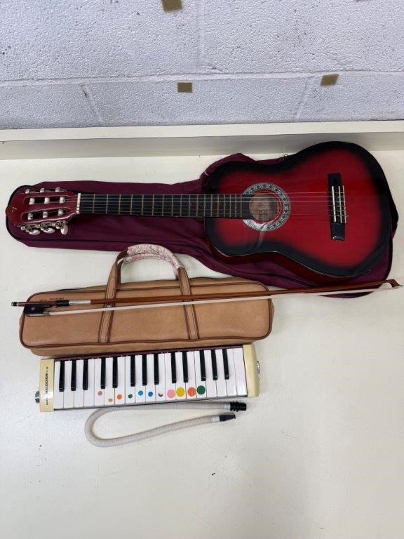 SUZUKI Melodion & Valancia Guitar Includes