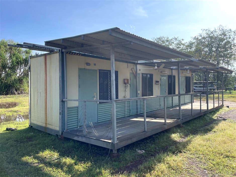 <p>4 x Bedroom 4 x Bathroom Pull Out Transportable With Deck</p>