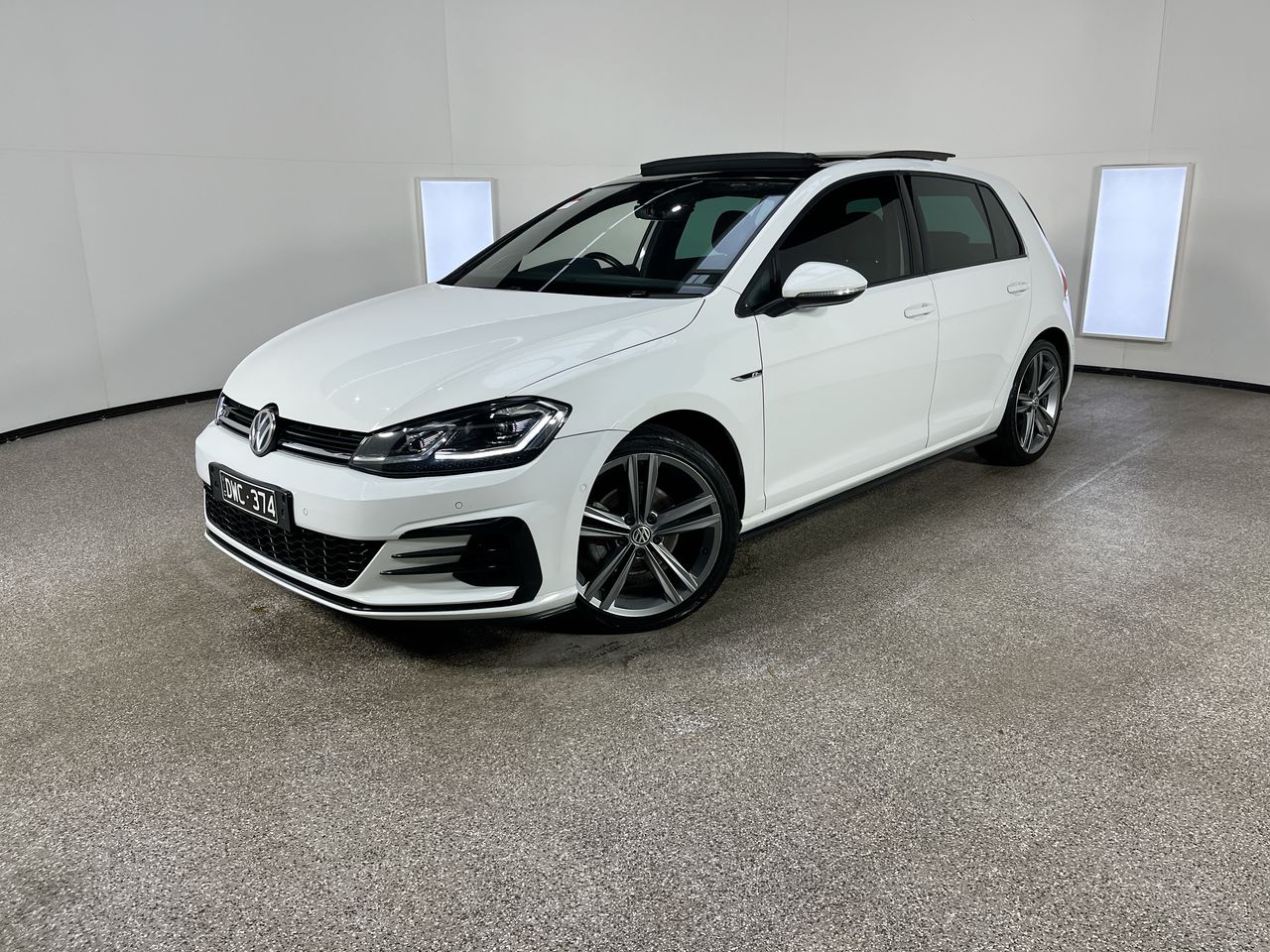 2018 Volkswagen Golf 110 TSI R-Line A7 Automatic Hatchback.