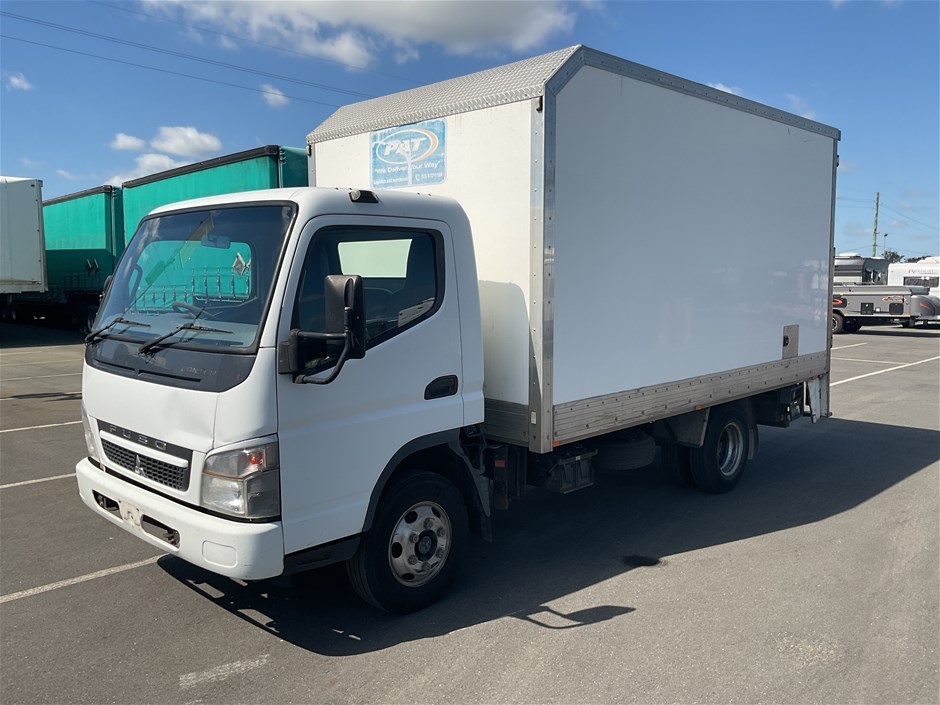 <p>2010 Mitsubishi Canter 4 x 2 Pantech Truck</p>