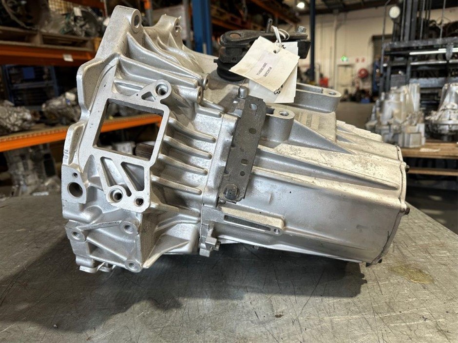 Kia Carnival Reconditioned 5 Speed Gearbox - Y050703897