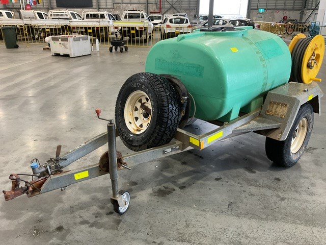 <p>2013 Rapid Spray Southern Single Water Trailer</p>