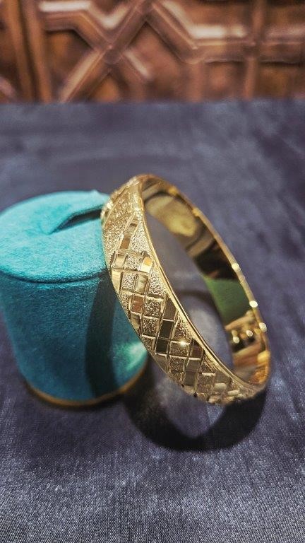 22KGF/ITALY Yellow Gold Filled bangle -(stamped 22KGF/ITALY)