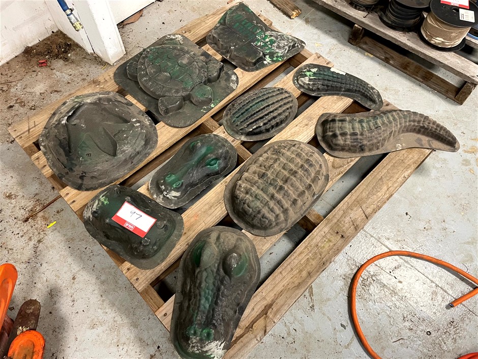 <p>Concrete Animal Moulds</p>