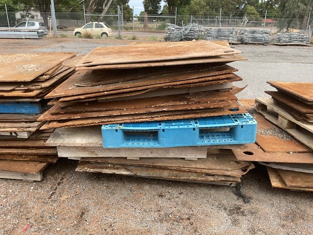 Approx 25 Sheets Of Assorted Steel Plate