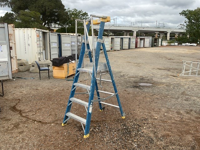 <p>3 Step Fibreglass/ Aluminium Ladder</p>