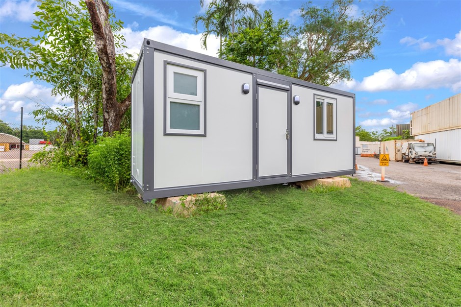 One Bedroom 20ft Building & Deluxe Toilet and Shower 