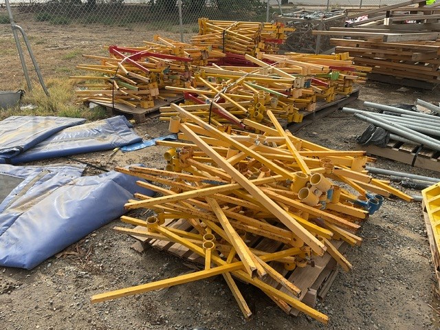 <p>A Fame Stands With Poles</p>