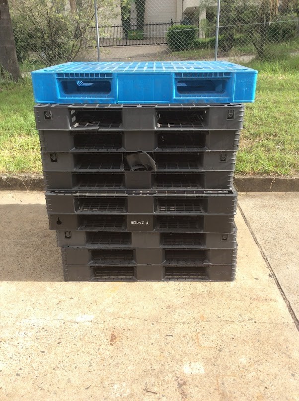 Mix Brand And Model Plastic Pallets (Lot Of 10)