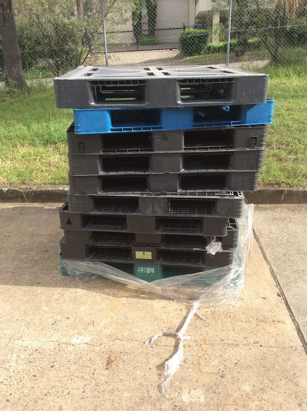 Mix Brand And Model Plastic Pallets (Lot Of 10)