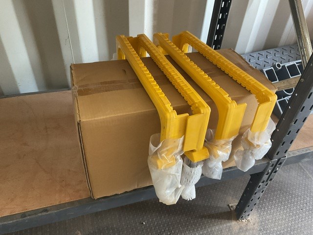 <p>AP Step Irons x 12</p>