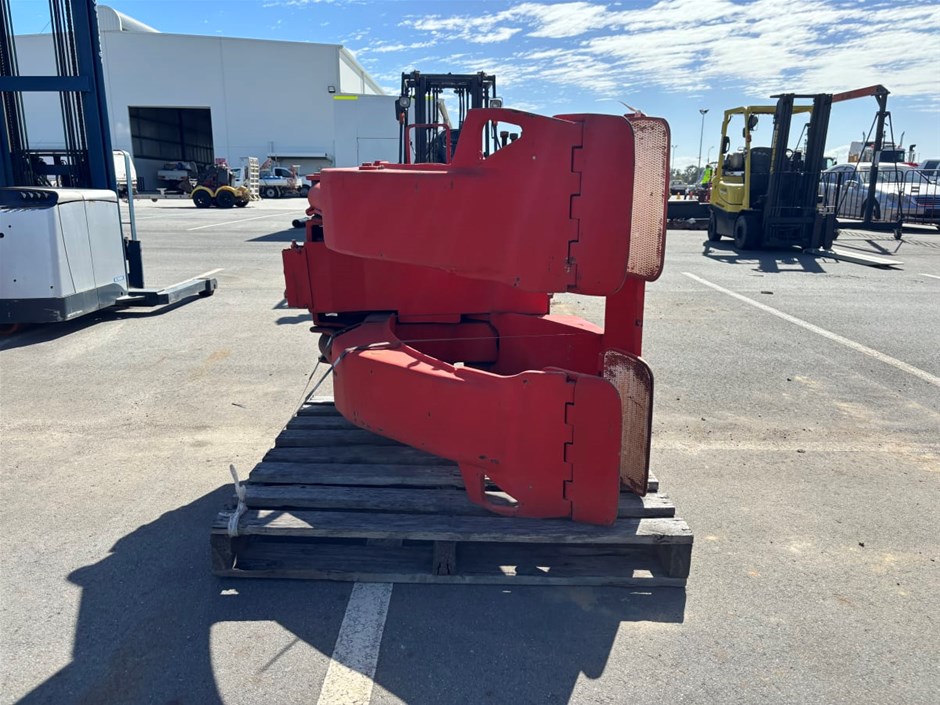 Auramo RA-250N Forklift Roll Clamp Attachment