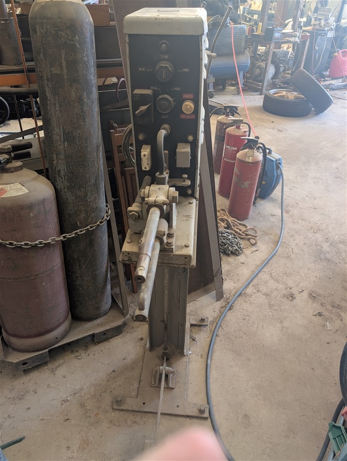 Pedestal Spot Welder Pedal Operated