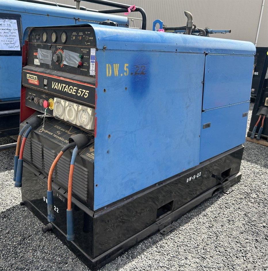 <p>Lincoln Advantage 575 Welder</p>