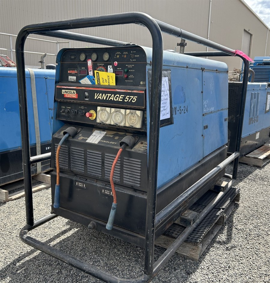 <p>Lincoln Advantage 575 Welder</p>