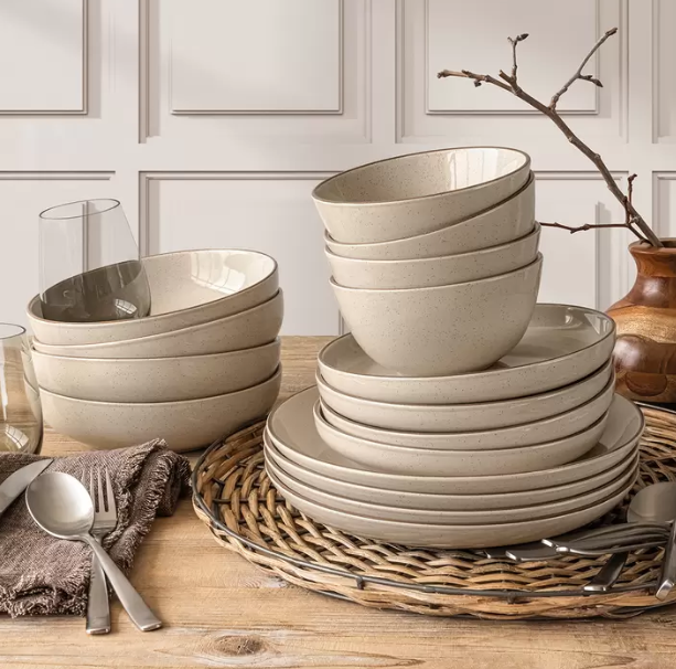 over&back Options Dinnerware 16 Piece Set, White Blanc. NB: slightly damage