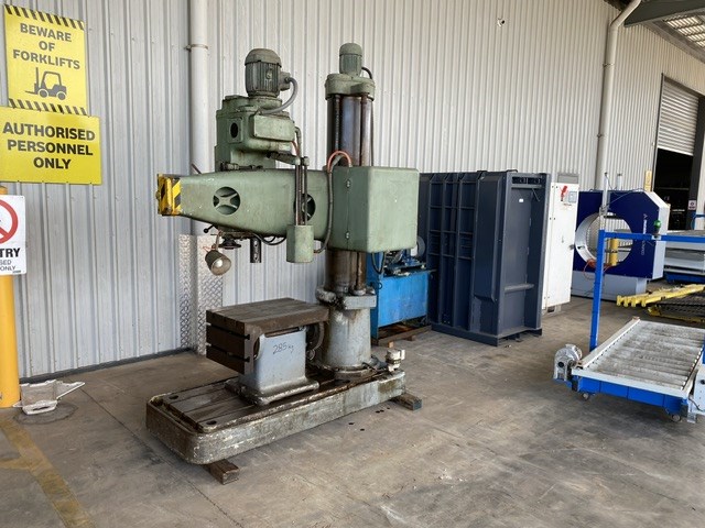 <p>HMT Radial Drilling & Boring Machine</p>