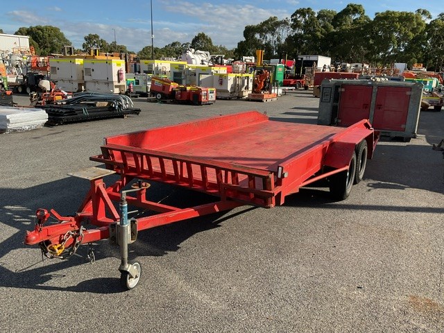 <p>2000 AME UTOW Tandem Flat Top Trailer</p>