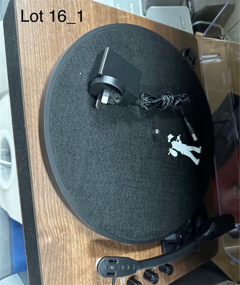 END OF LEASE SALE Bluetooth record player