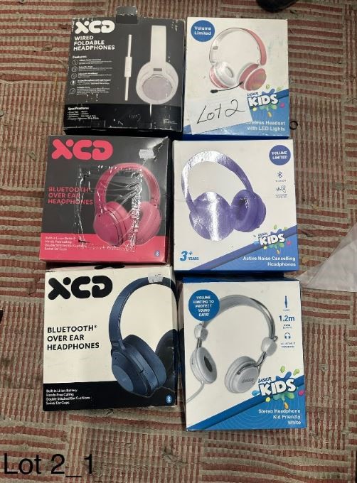 END OF LEASE AUCTION: mixed lot of headphones