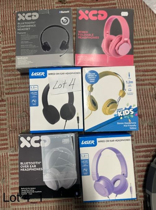 END OF LEASE AUCTION: mixed lot of headphones
