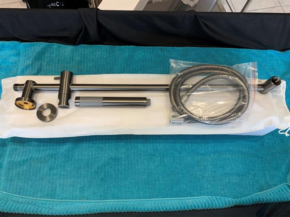 New in Box Johnson Suisse Venezia Rail Shower - Quantity 1