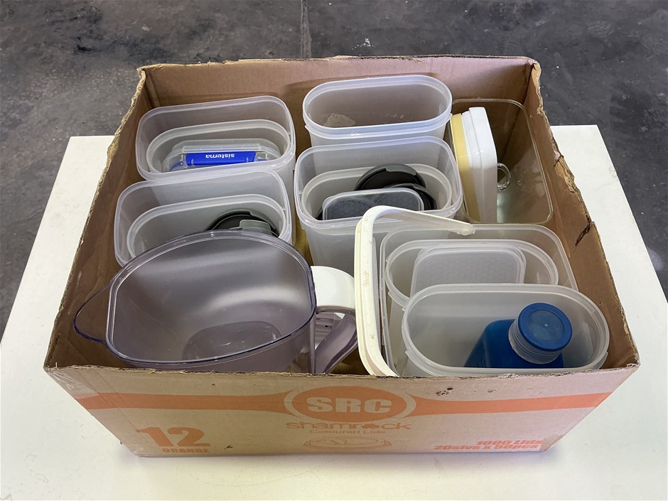 <p>Assorted containers</p>