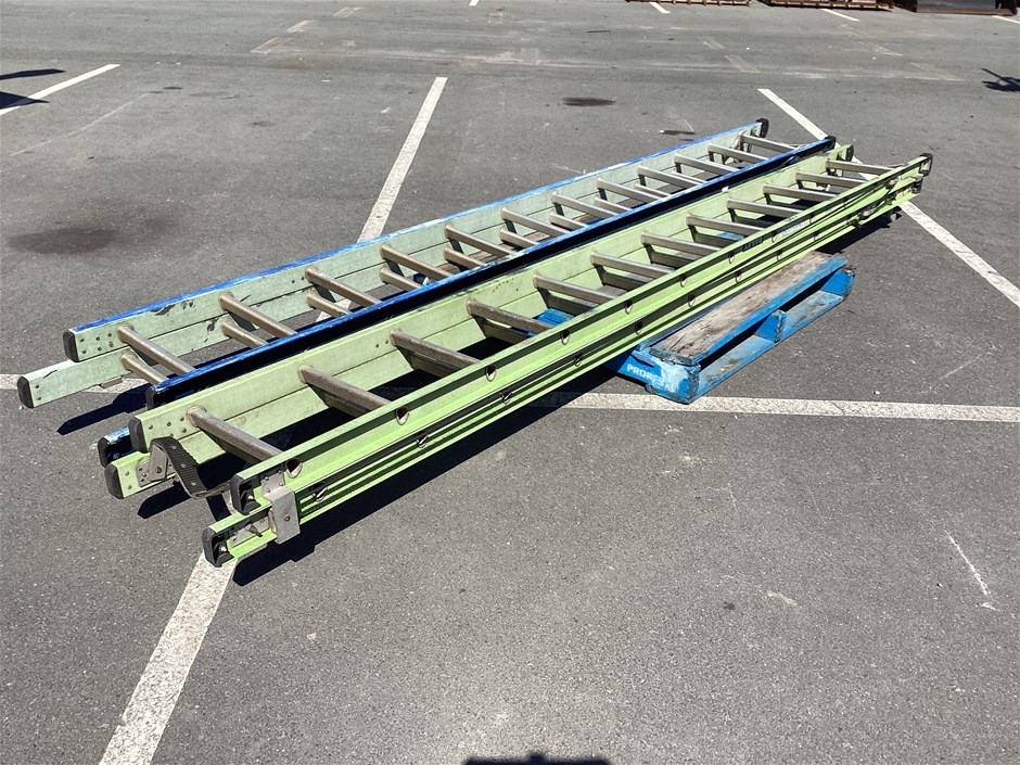 <p>Extension Ladders x 2</p>