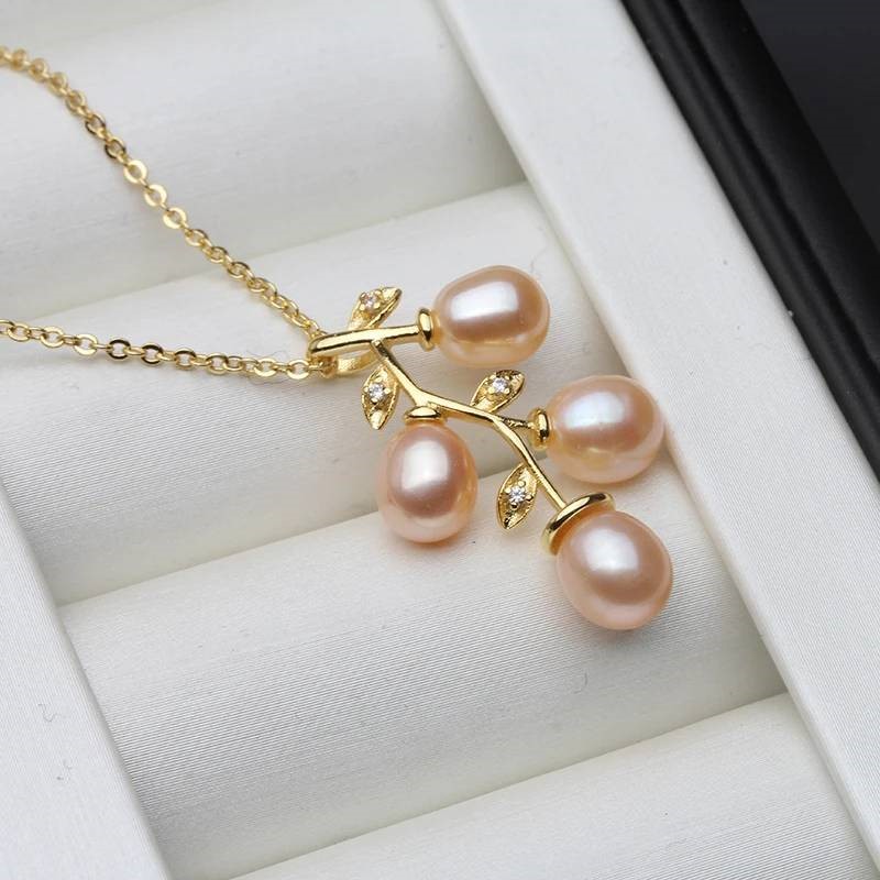 BIJ'OR - Pink Pearl Leaf Necklace in Gold RRP $59