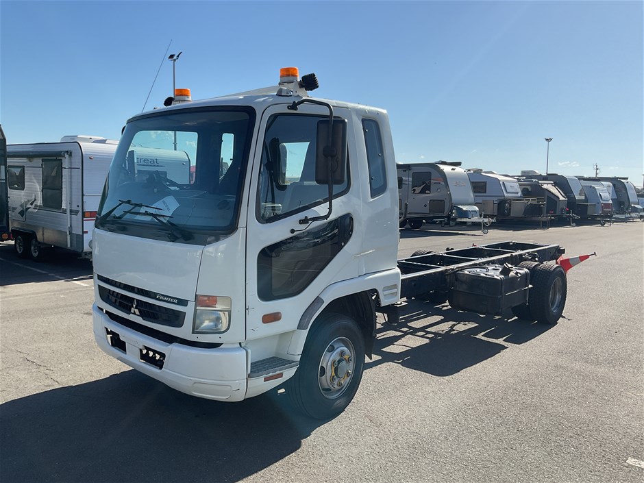 <p>2009 Mitsubishi Fuso 4 x 2 Cab Chassis Truck</p>