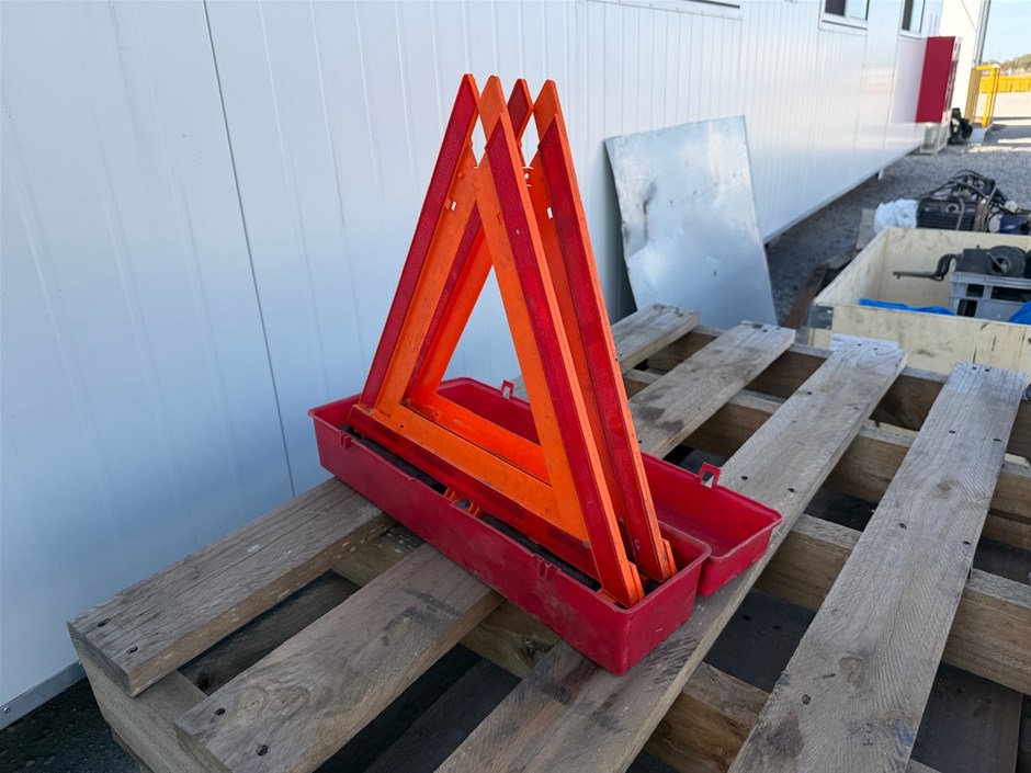 Warning Triangle Flare Kit