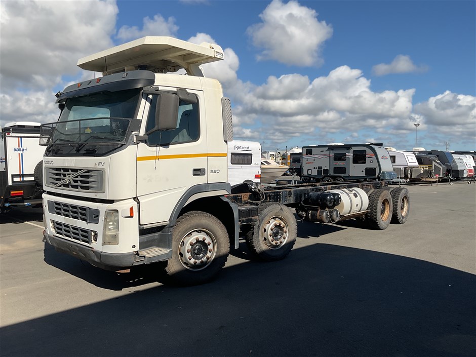 <p>2007 Volvo FM9 8 x 4 Cab Chassis Truck</p>