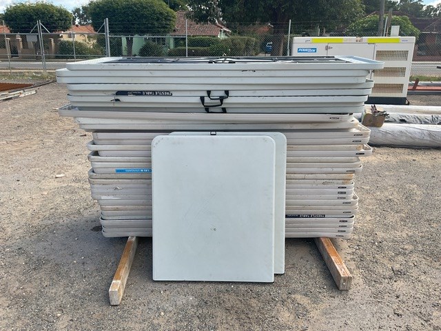 <p>Approx 33 Plastic Folding Tables</p>