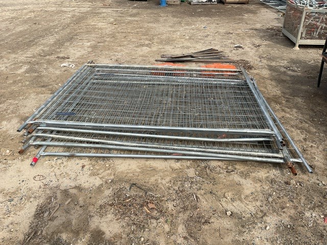 Approx 7 Temporary Fence Panels