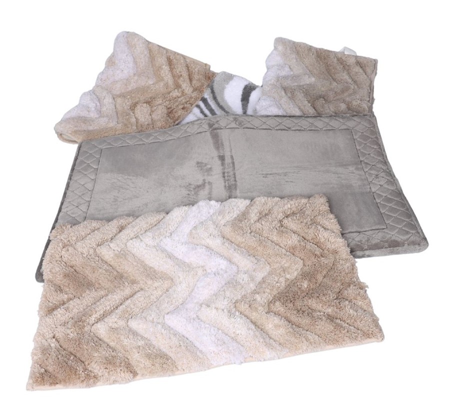 5 x Assorted Bath Floor Mats.