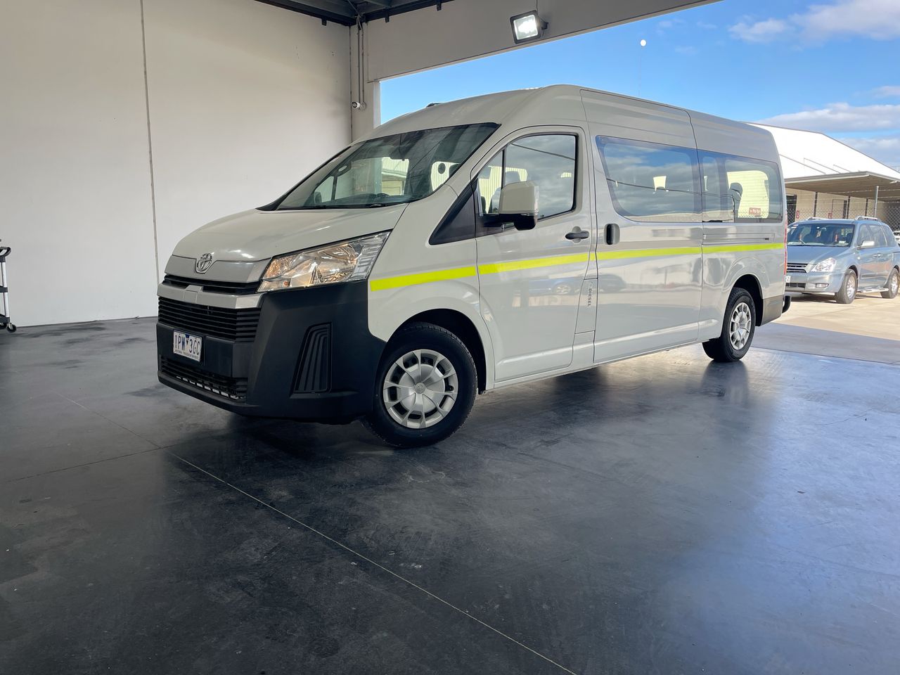 2019 Toyota HiAce GDH320R Turbo Diesel Automatic 12 Seats Bus