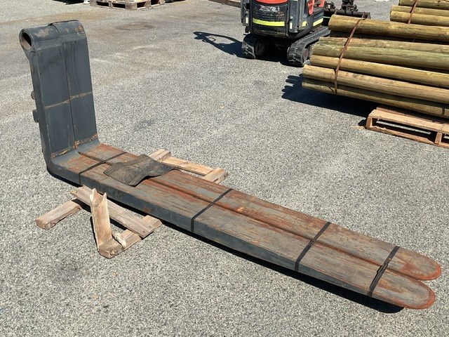 <p>Pair of Forklift Tines </p>