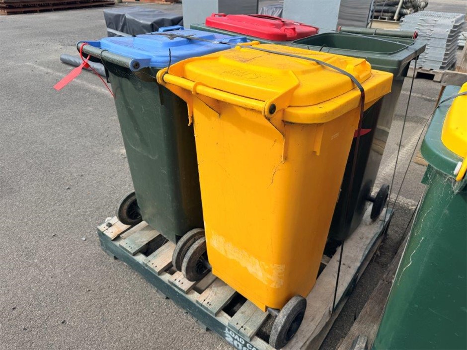 Pallet of 4 Bins