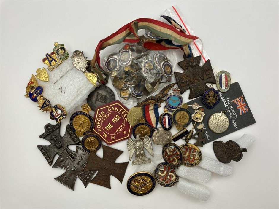Approx. 63 x Asstd Military, RSL and WWI badges and pins