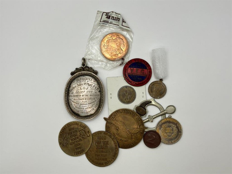 Approx. 10 x Asstd Great Britain Commemorative medals, badges & tokens