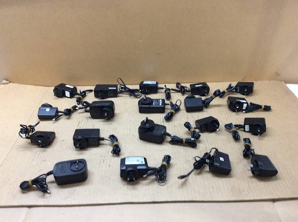 Mix Brand and Model Universal Power Supplies (Lot of 19)