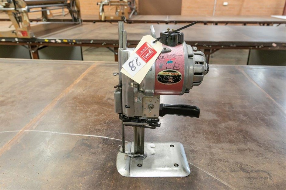 Lighting Powermatic Type 6 Straight Knife Fabric Cutting Machine