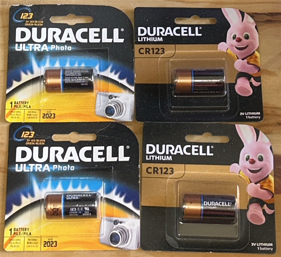 4x DURACELL Batteries