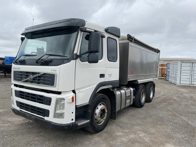 <p>2010 Volvo  FM13 6 x 4 Tipper Truck</p>