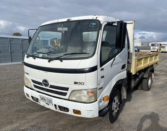 2007 Hino 300 4 x 2 Tipper Truck