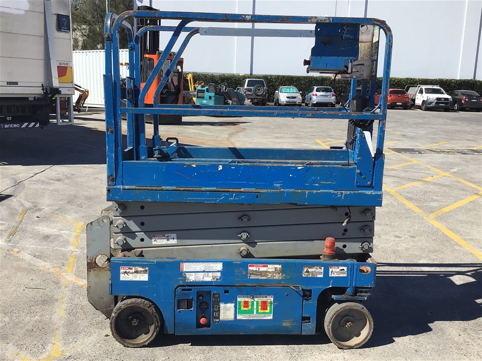 <p>2010 Genie GS1932 Scissor Lift</p>