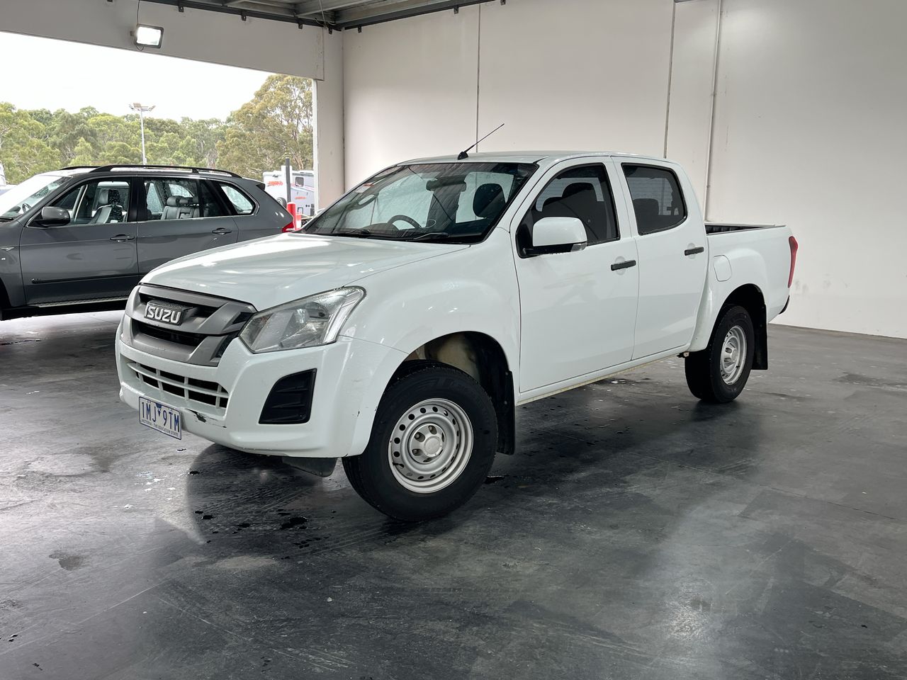 2017 Isuzu D-MAX 4X2 SX Hi-Ride Turbo Diesel Automatic Crew Cab Chassis